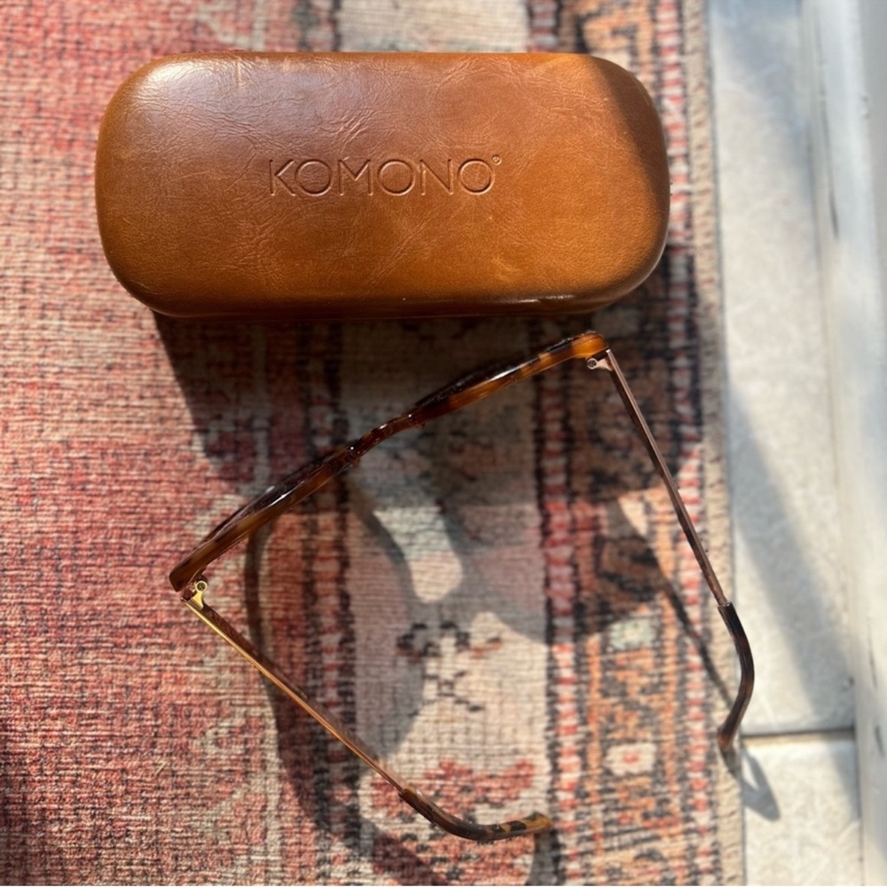 Komono LuLu Polarized Tortoise Shell Sunglasses with Case - Picture 5 of 7